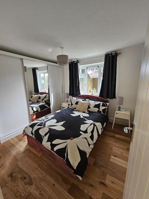 Comfortable Two Bedroom Flat Brighton Eksteriør billede